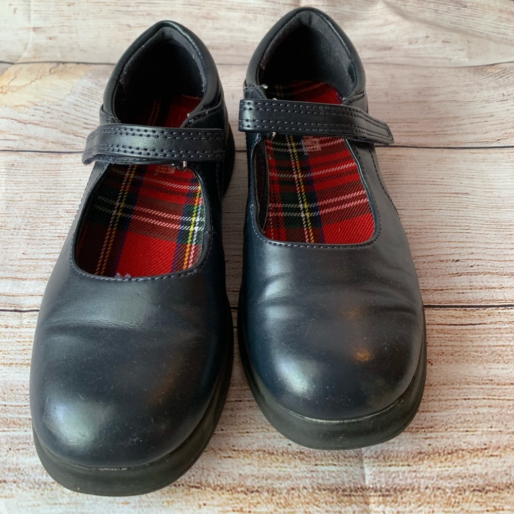 Girls SmartFit SkidResistant Dress Shoe Size 1 1/2